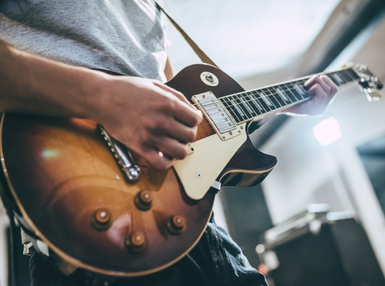 Quale è La Differenza Tra Basso e Chitarra